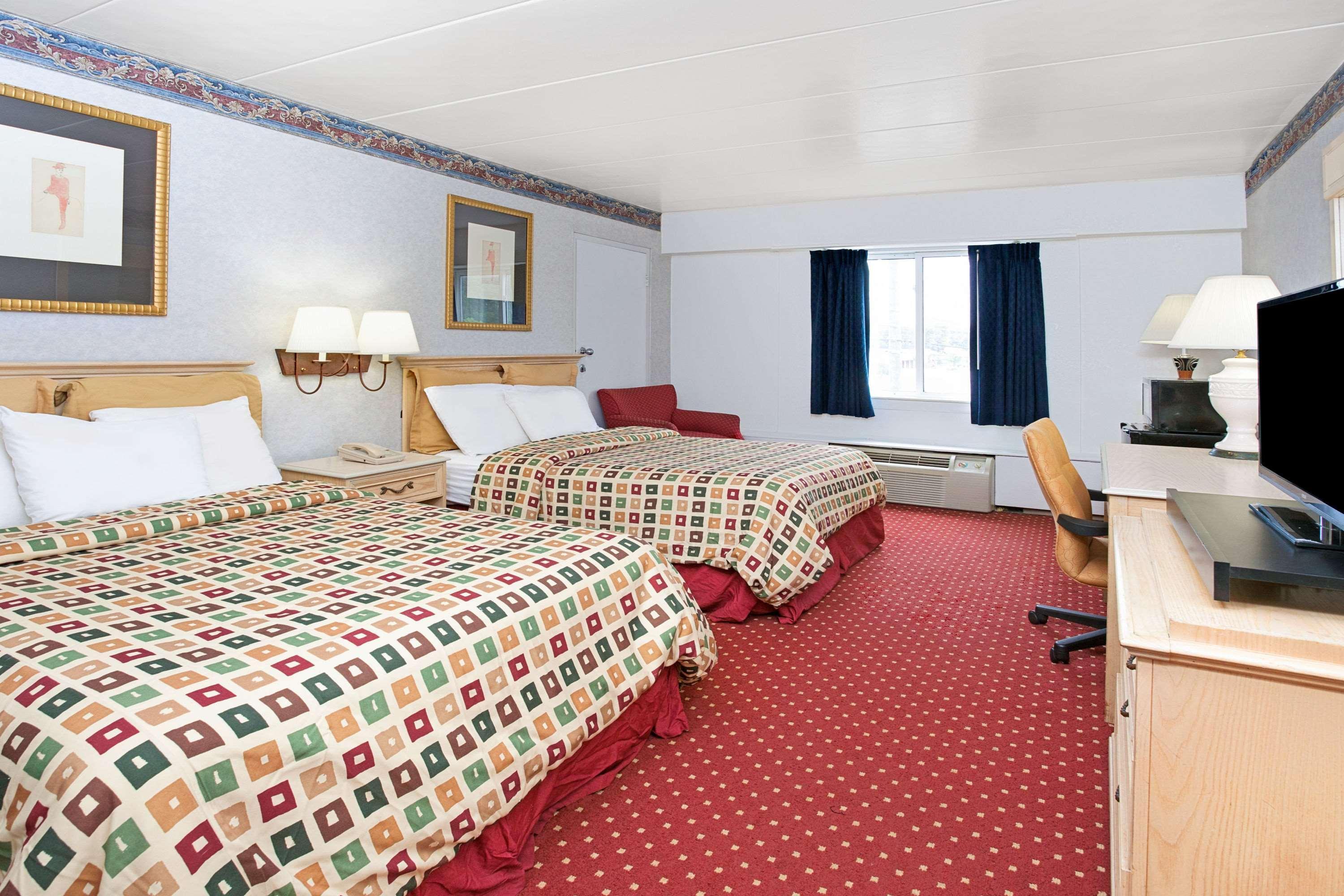 Days Inn By Wyndham Livonia Canton Detroit Exterior photo