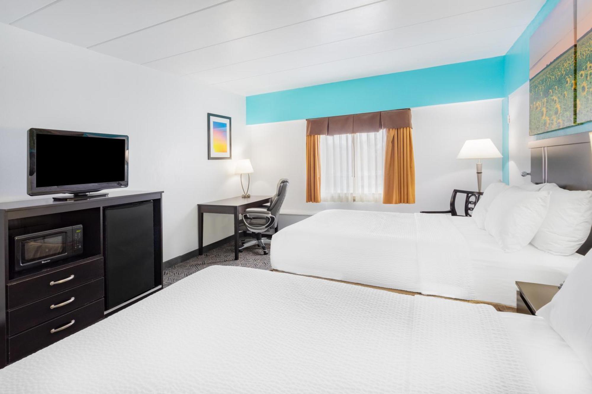 Days Inn By Wyndham Livonia Canton Detroit Room photo